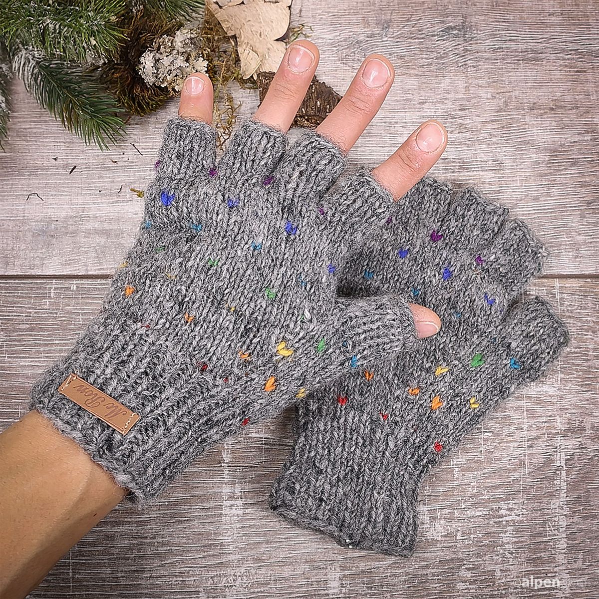 Fingerlinge Nirma Regenbogen Tragebeispiel